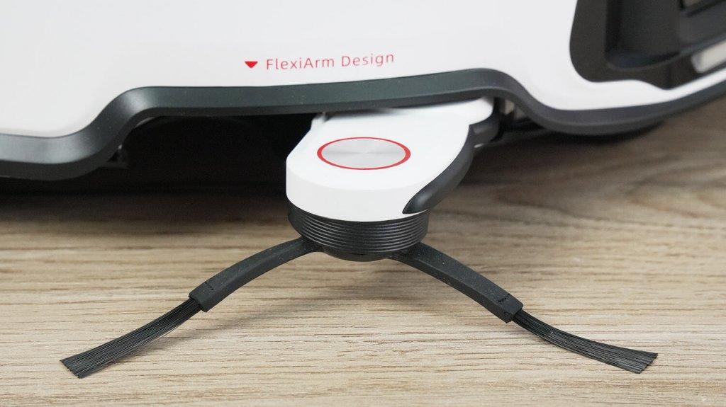 „Roborock S8 MaxV Ultra“: ištraukiamas šoninis šepetys