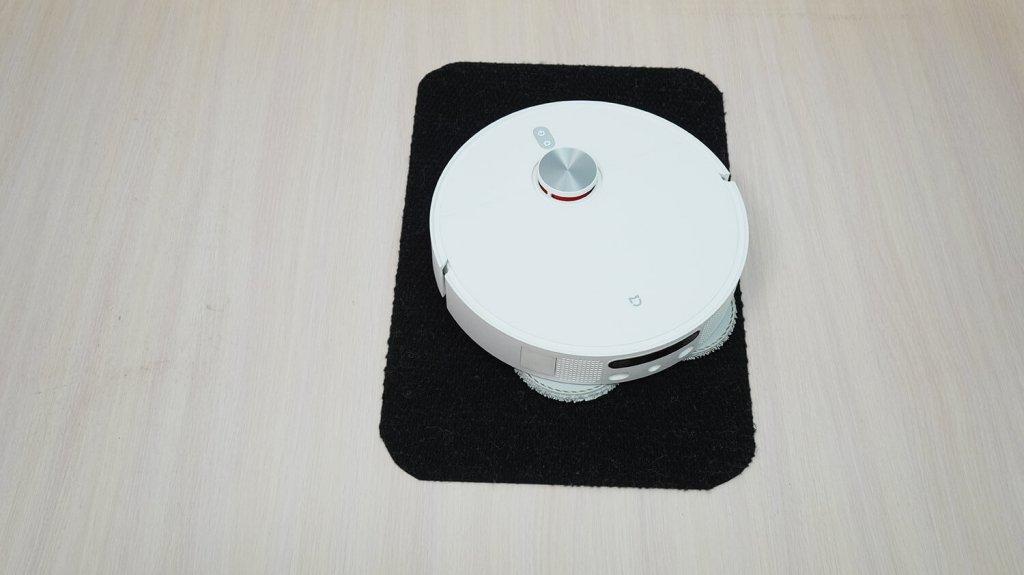 „Xiaomi Mijia M30S“: vairavimas juodais paviršiais