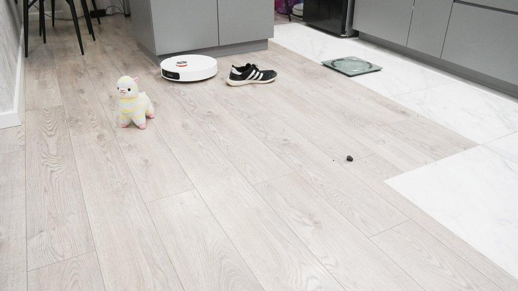 „Xiaomi Mijia M30S“: objektų ant grindų atpažinimas visiškoje tamsoje