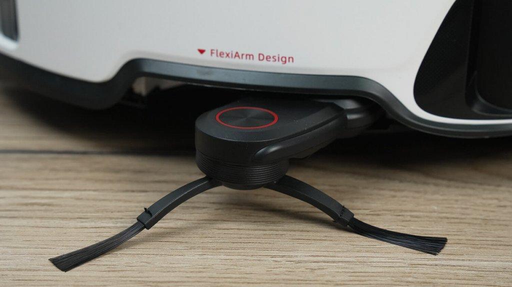 „Roborock S8 Max Ultra“: ištraukiamas šoninis šepetys