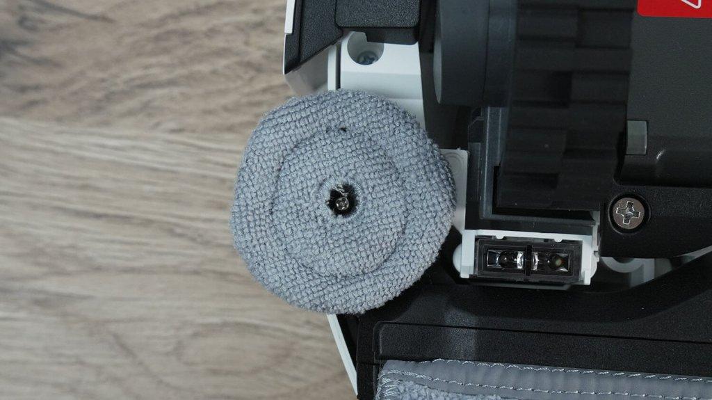 „Roborock S8 Max Ultra“: papildoma valymo šluostė krašte