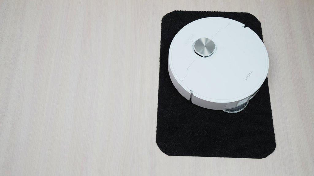 „Dreame X40 Ultra Complete“: važiavimas juodais paviršiais