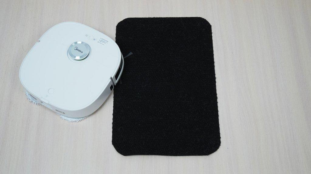 „Midea VCR V12“: važiavimas juodais paviršiais