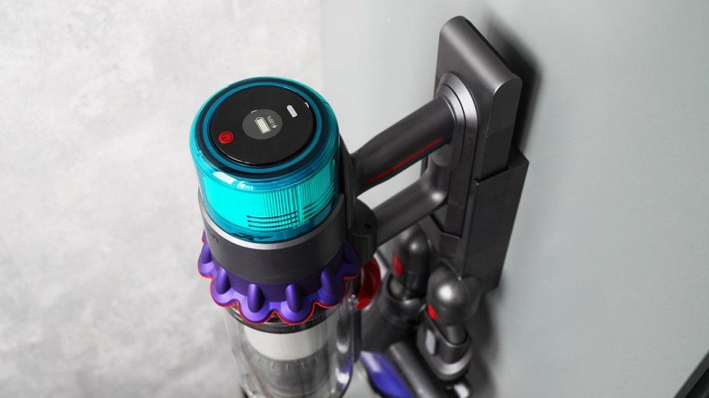 Dyson Gen5 Detect Absolute: Almacenamiento de aspiradora de montaje en pared