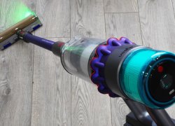 „Dyson Gen5 Detect Absolute“: belaidžių dulkių siurblių karalius 2024 m.!
