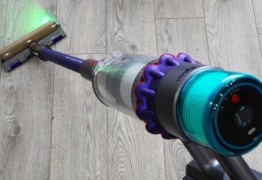 „Dyson Gen5 Detect Absolute“: belaidžių dulkių siurblių karalius 2024 m.!