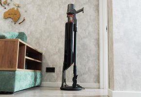„Deerma DEM-T30W Station“: vertikalus dulkių siurblys su savaiminio valymo stotimi