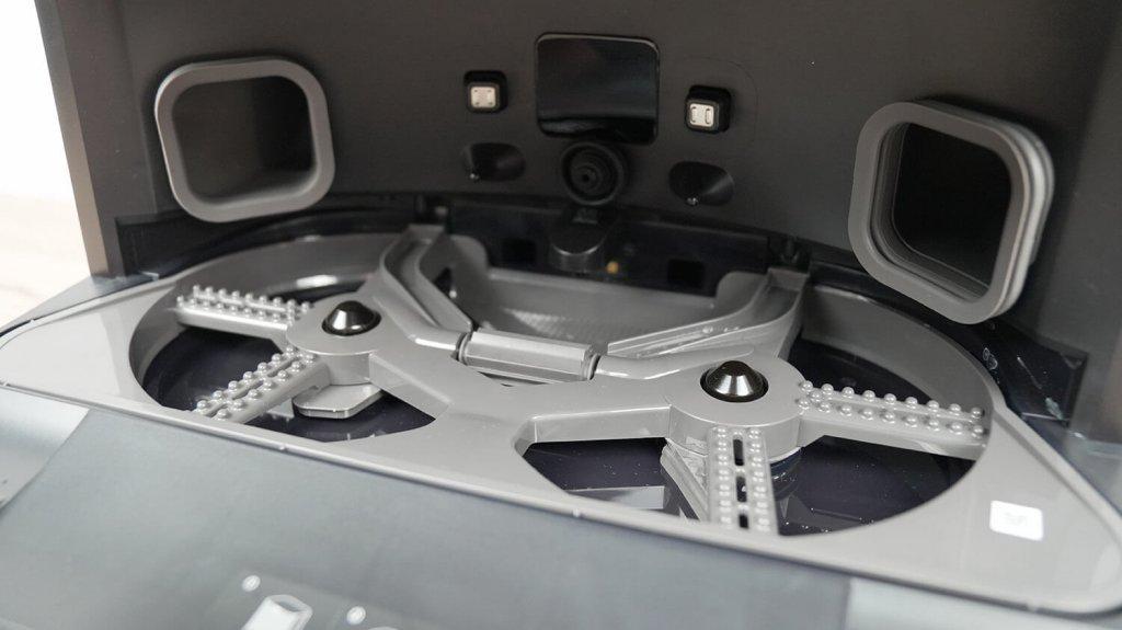 Dreame X40 Pro Ultra: Grandikliai stotyje