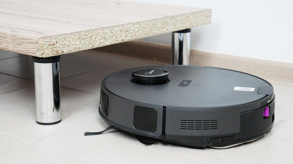 „Midea VCR S10 Plus“: valymas aplink chromuotas kojeles