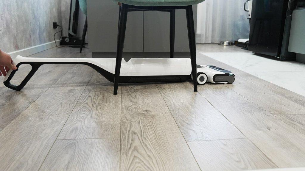 „Roborock Flexi Pro“: valymas po baldais