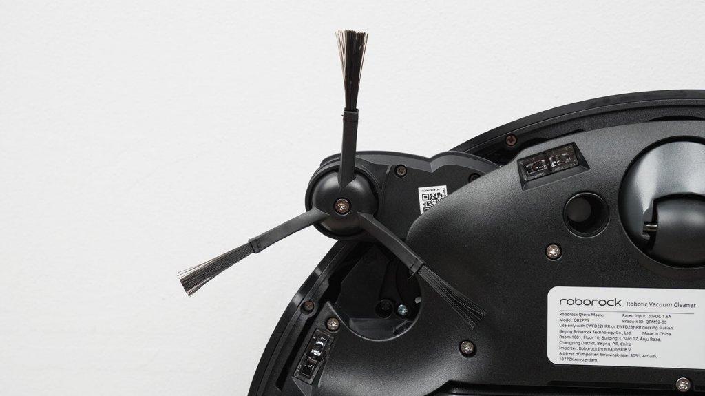 Roborock Qrevo Master: Ištraukiamas šoninis šepetys