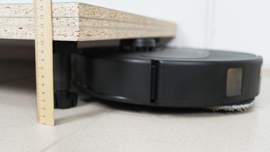 „Roborock Qrevo“ meistras: Patekimas po žemais baldais