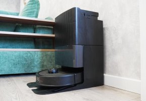 „Roborock Qrevo MASTER“: du turbo šepečiai, šoninis šepetys ir šluostė, 10 000 Pa, grandikliai