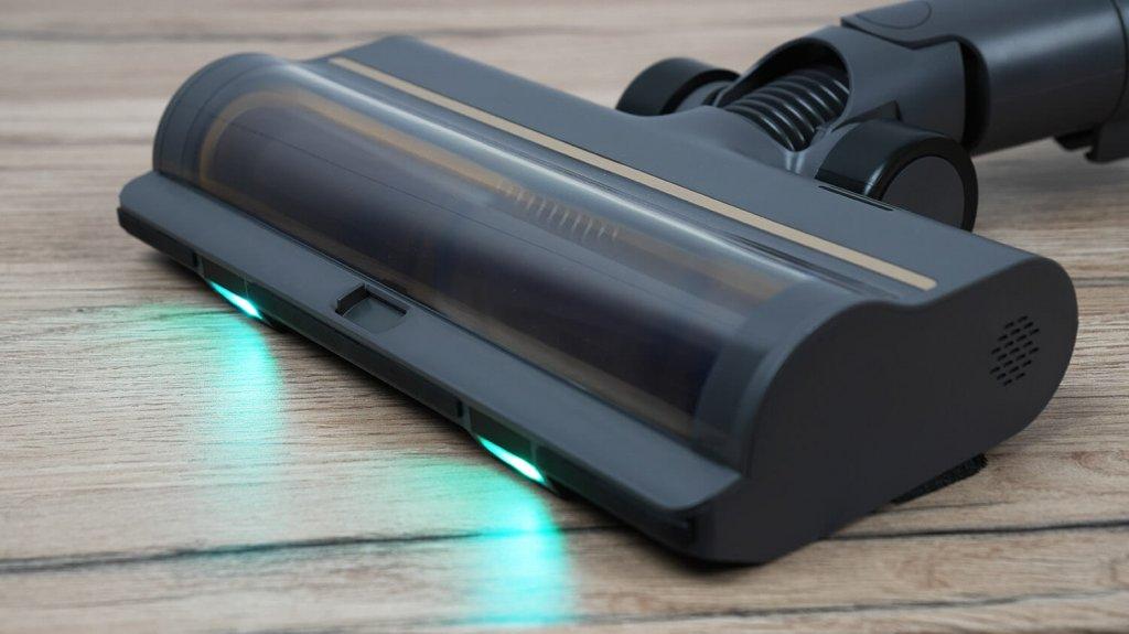 „Dreame R20 Aqua“: Apšvietimas kilimų volelio priede