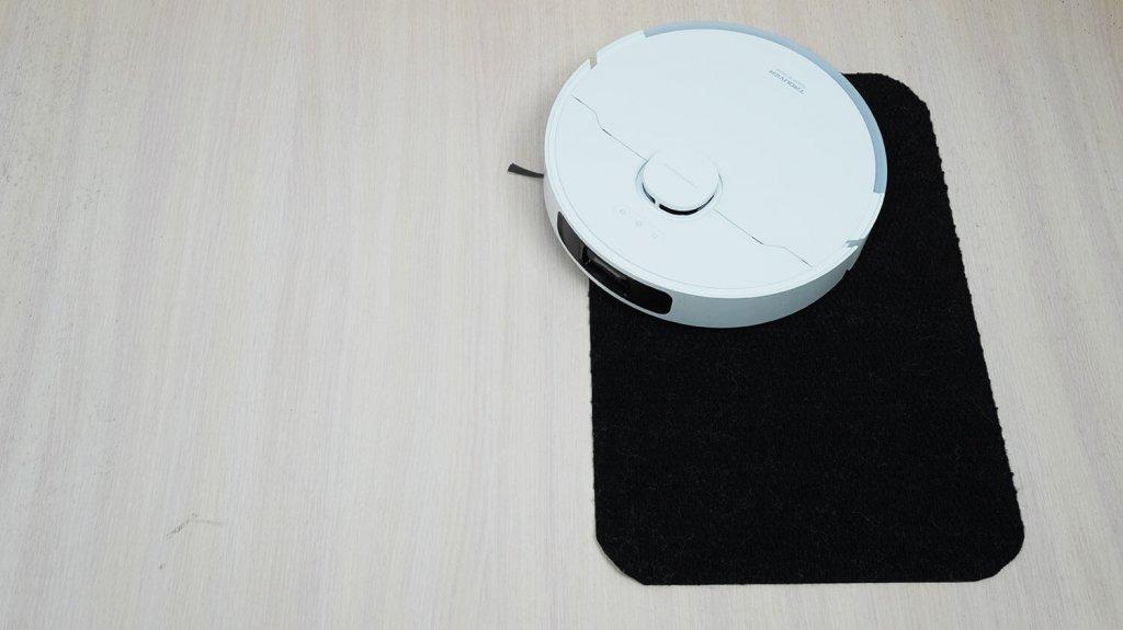 „Dreame Trouver S10“: važiavimas juodais paviršiais