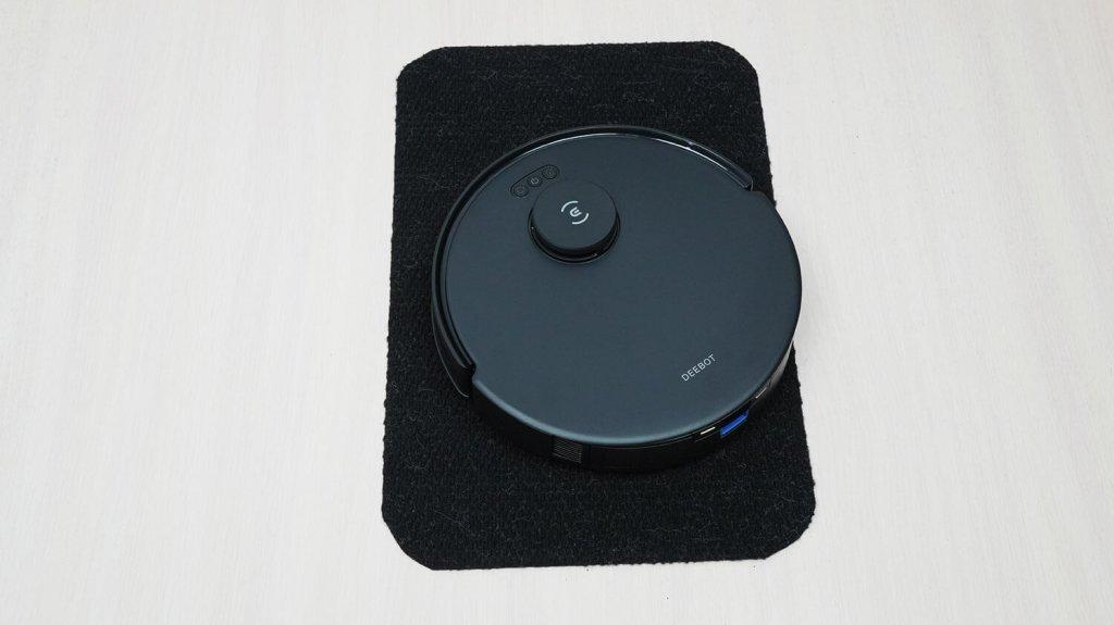 ECOVACS DEEBOT N20 Pro Plus: juodi paviršiai