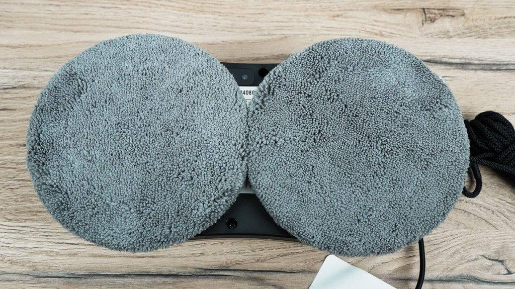 Liectroux YW810: Vaizdas iš apačios