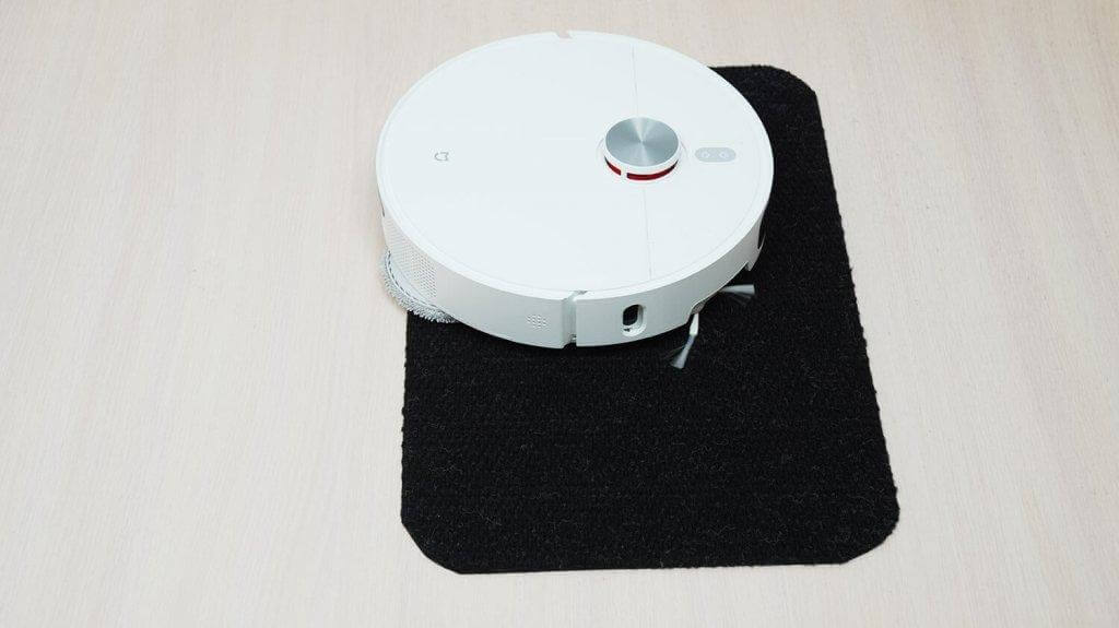 „Xiaomi Mijia M40“: vairavimas juodais paviršiais