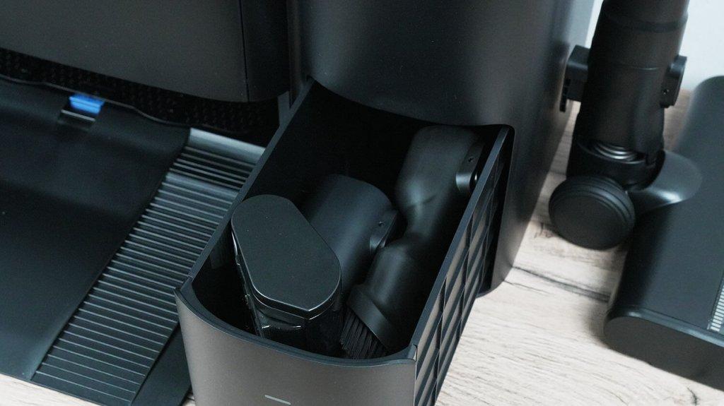 ECOVACS DEEBOT T30S COMBO: Priedų laikymas