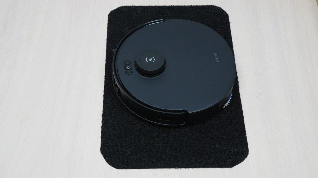 ECOVACS DEEBOT T30S COMBO: Važiavimas juodais paviršiais
