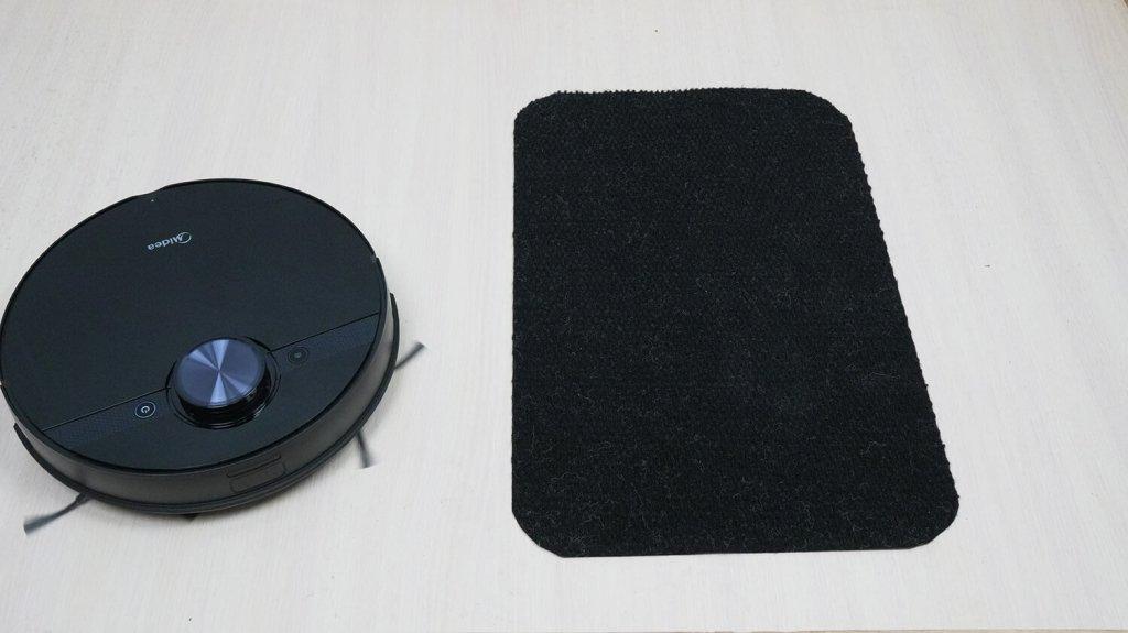 „Midea VCR M7 EVO“: važiavimas juodais paviršiais