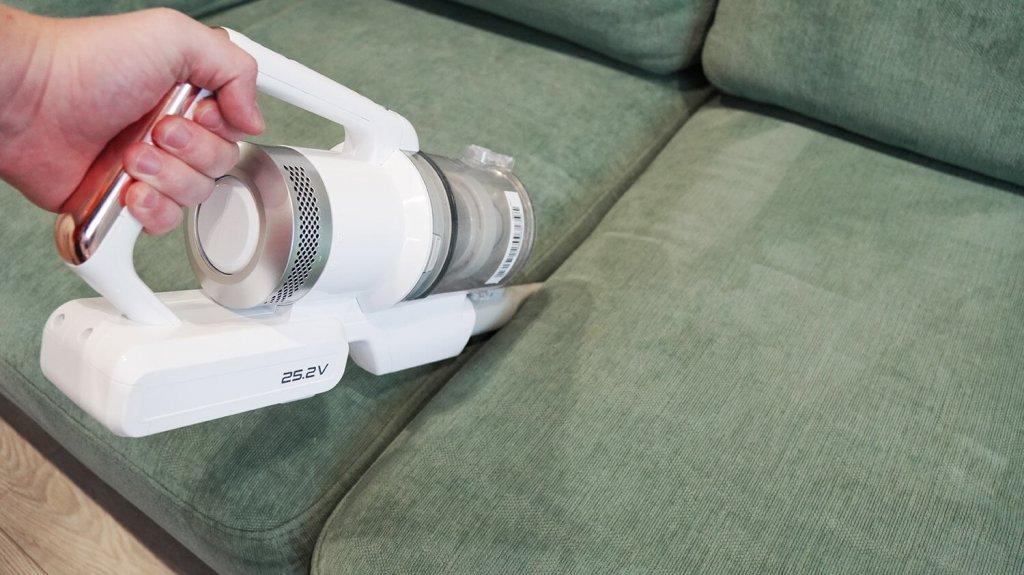 Midea VSS1800: Limpieza del sofá