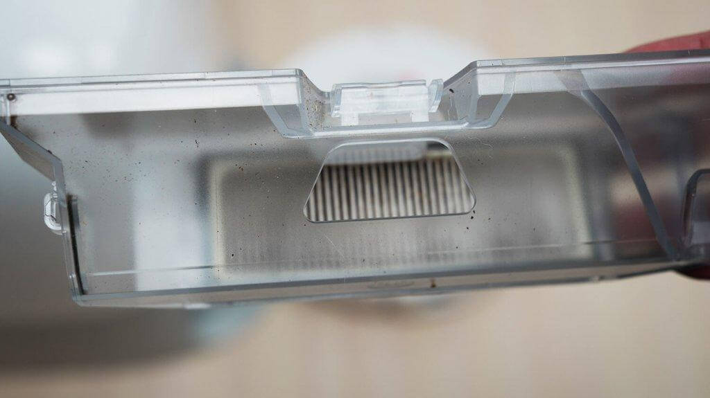 Roborock Qrevo Curv: savaime išsivalanti dulkių surinkimo dėžė