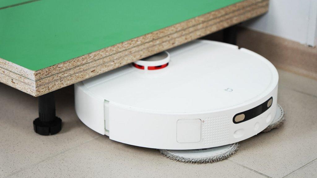 „Xiaomi Mijia M40“: Prasilenkimas po žemais baldais