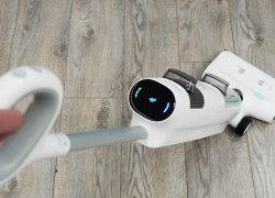 „Yoniev U7s“: efektyvus plovimo dulkių siurblys su automatiniu režimu ir vandens sterilizavimu