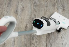 „Yoniev U7s“: efektyvus plovimo dulkių siurblys su automatiniu režimu ir vandens sterilizavimu