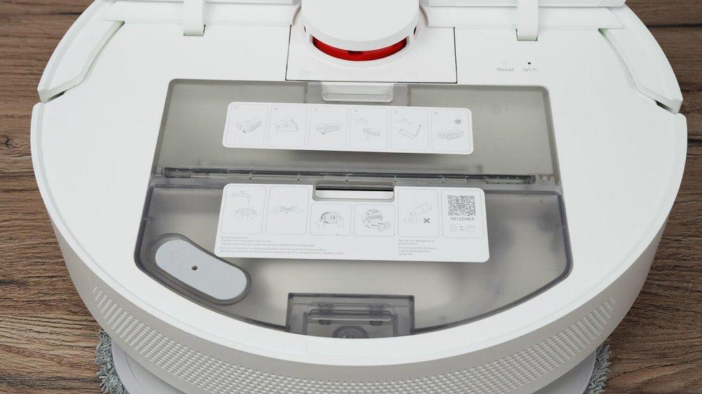 „Xiaomi“ robotinis dulkių siurblys S10+: dulkių konteinerio ir vandens bako vietos