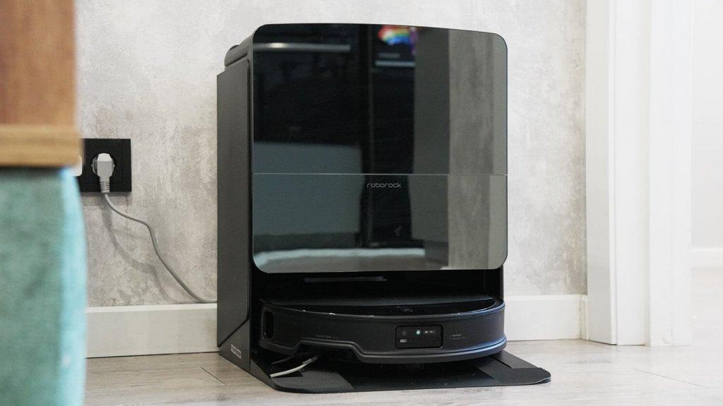 Roborock Saros 10R: Robotas stotyje