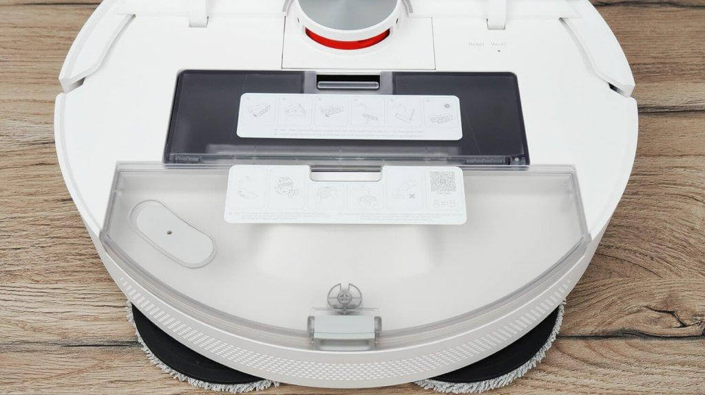 „Xiaomi“ robotinis dulkių siurblys S20+: dulkių konteinerio ir vandens bako vietos