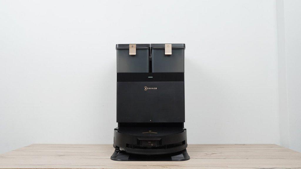 ECOVACS DEEBOT X8 Pro Plus: Robotas stotyje