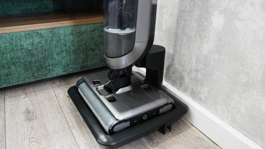 KaringBee M5: Autolimpieza en la base