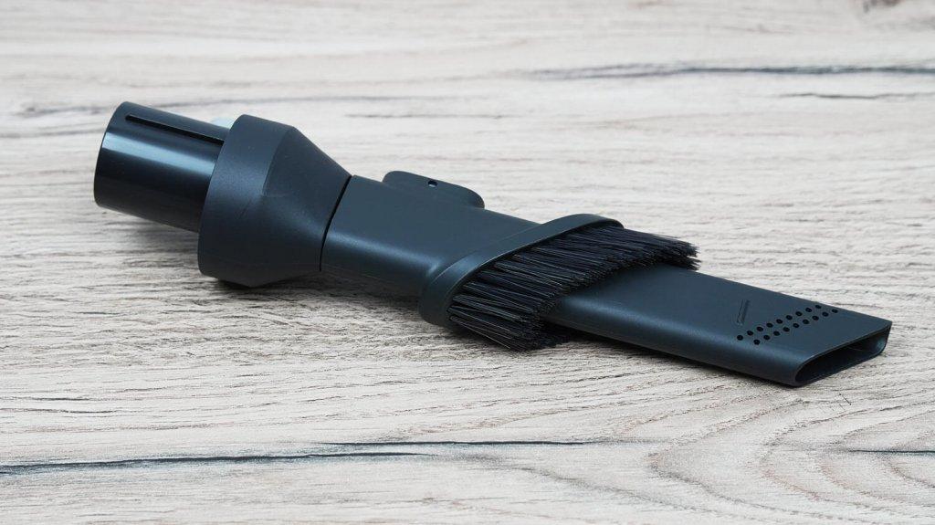 „Roborock F25 ACE Combo“: plyšių valymo įrankis