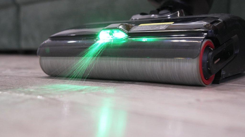 „Trouver X4 Pro“: vandens purškimas su šviesa