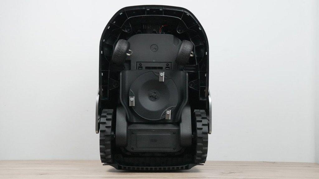 „Dreame Robotic Mower A1“: vaizdas iš apačios