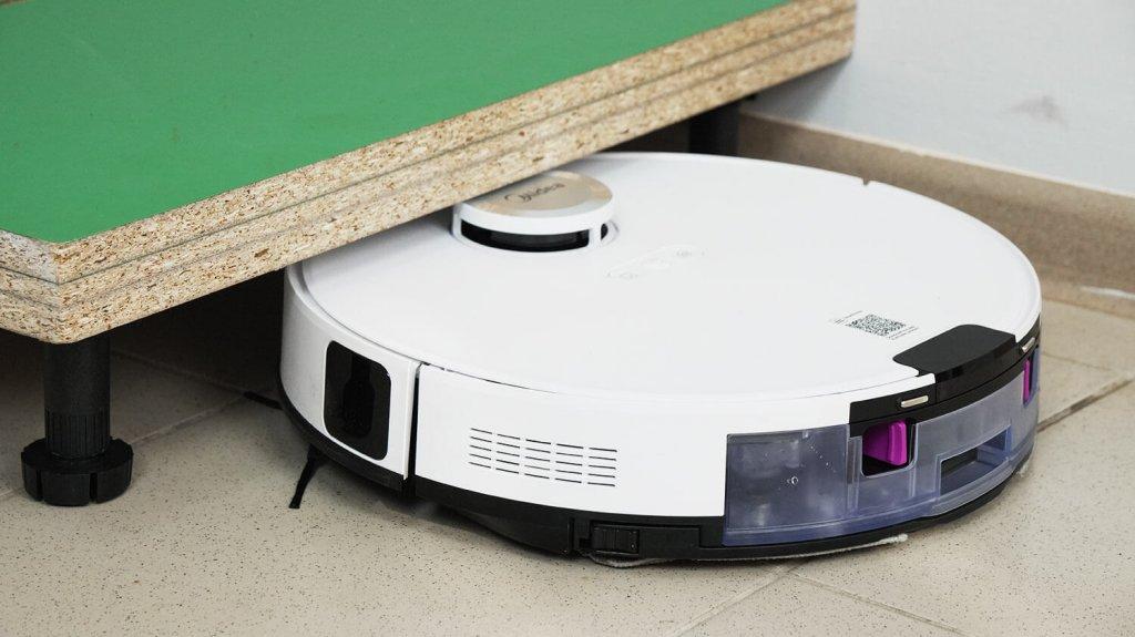 „Midea VCR S20 Plus“: Prasilenkimas po žemais baldais