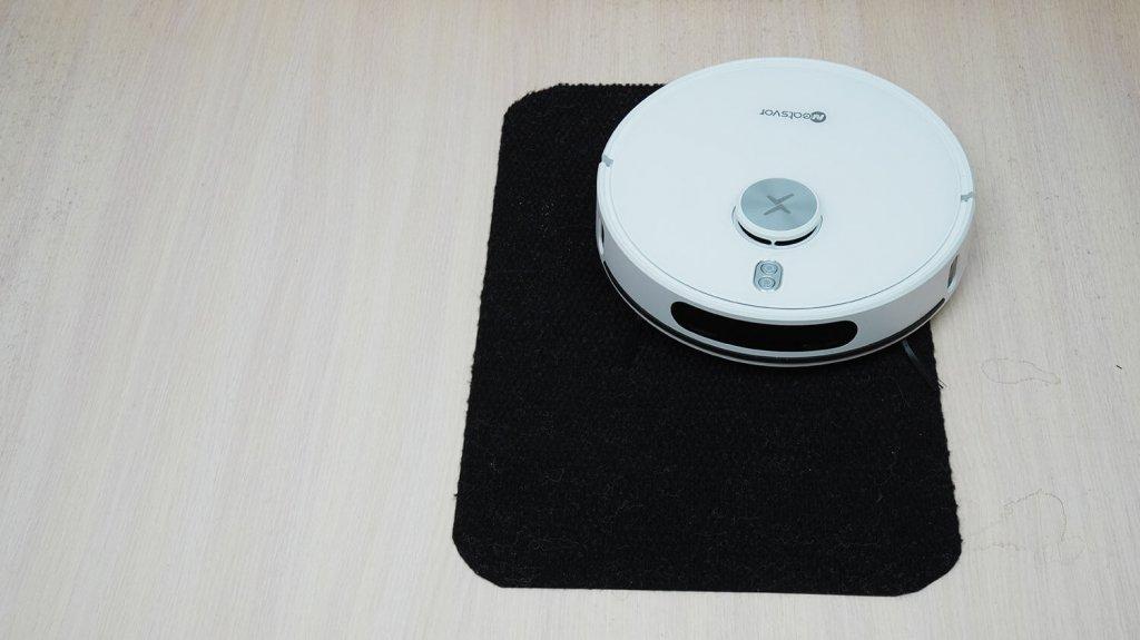 „Neatsvor S700“: važiavimas juodais paviršiais