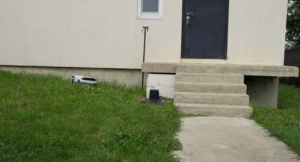 Anthbot Genie 1000: Ubicación de la base y la antena