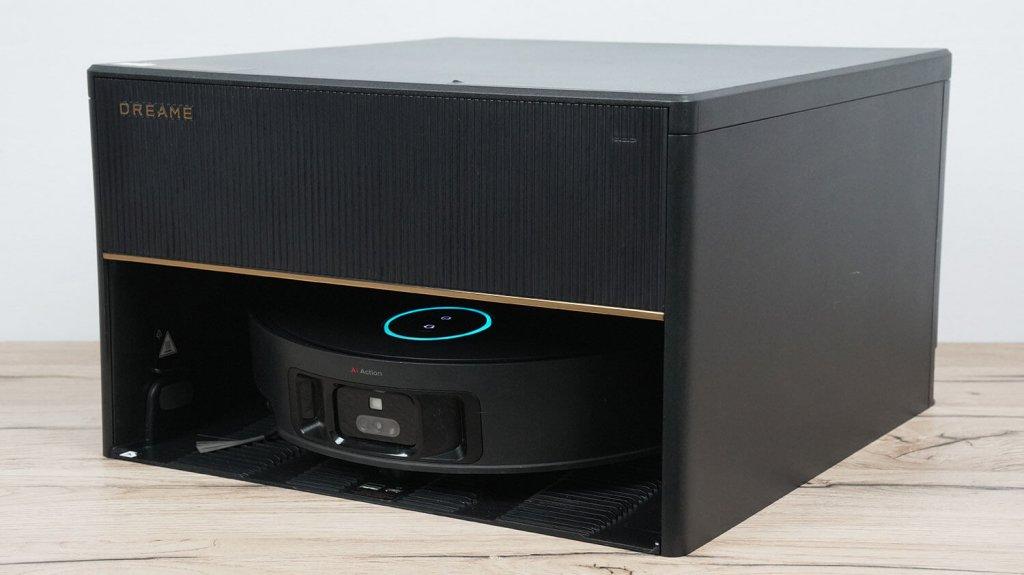 „Dreame X50 Master“: robotas stotyje