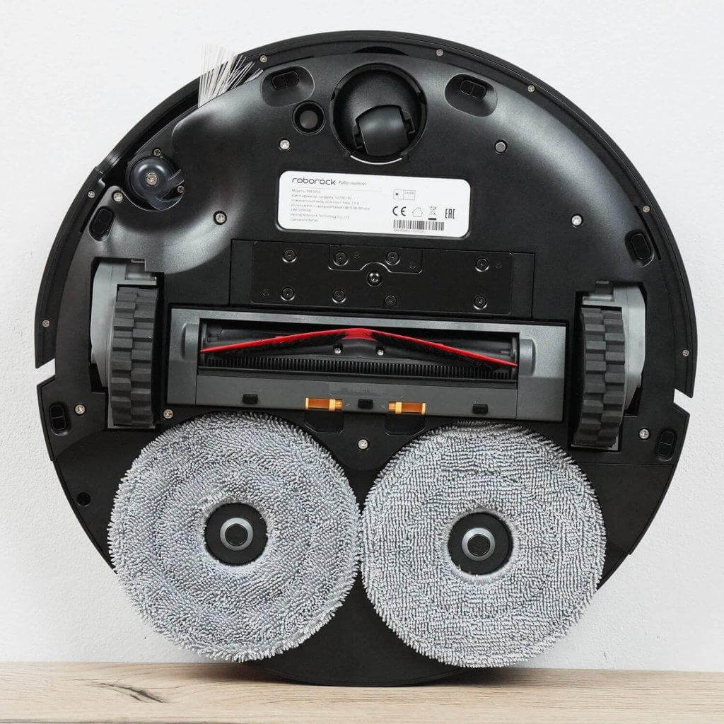 „Roborock Saros Z70“: vaizdas iš apačios