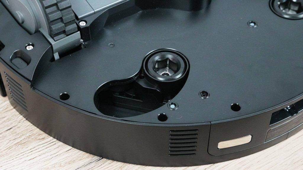 „Roborock Saros Z70“: kraštus praplečiantis mechanizmas