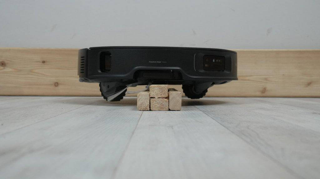 „Roborock Saros Z70“: 3+1 cm slenkstis