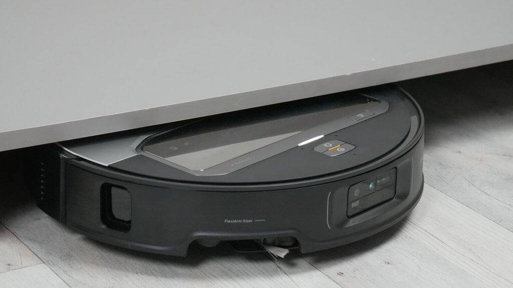 „Roborock Saros Z70“: važiavimas po žemais baldais