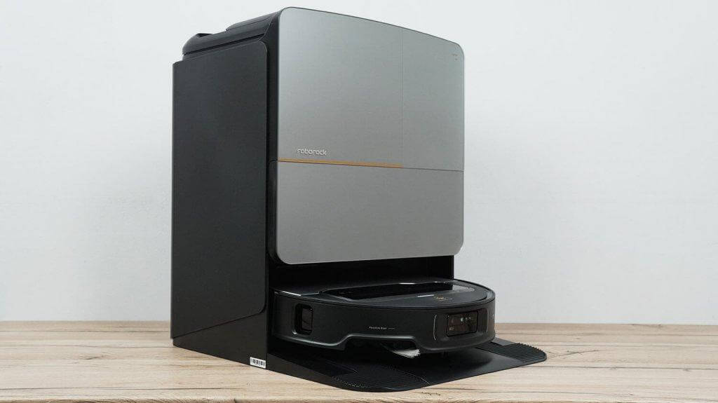 Roborock Saros Z70: Robotas stotyje