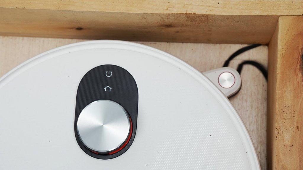 „Xiaomi Mijia M40s“: šiukšlių šlavimas iš kampų