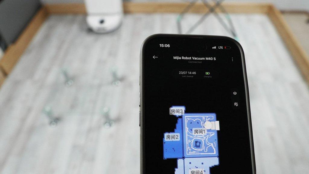 „Xiaomi Mijia M40s“: kaip naršyti kambaryje su kliūtimis