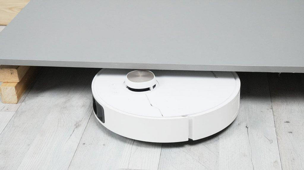 „Dreame L40s Pro Ultra“: Praėjimas po žemais baldais